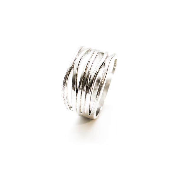 Ženski srebrni prstan različnih velikosti