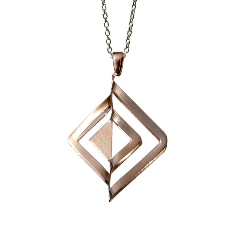 Ženski obesek iz srebra čistine 925 v rose gold barvi v obliki kare