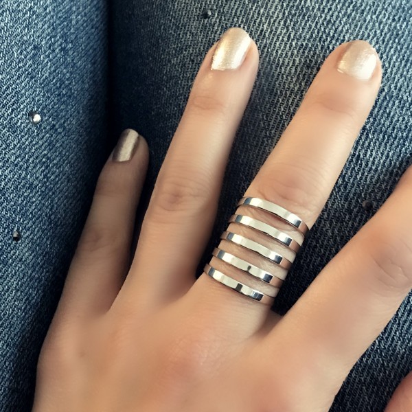 Elegantni ženski prstan iz srebra čistine 925 z gladkim sijaj vzorcem - za vse velikosti prstov.