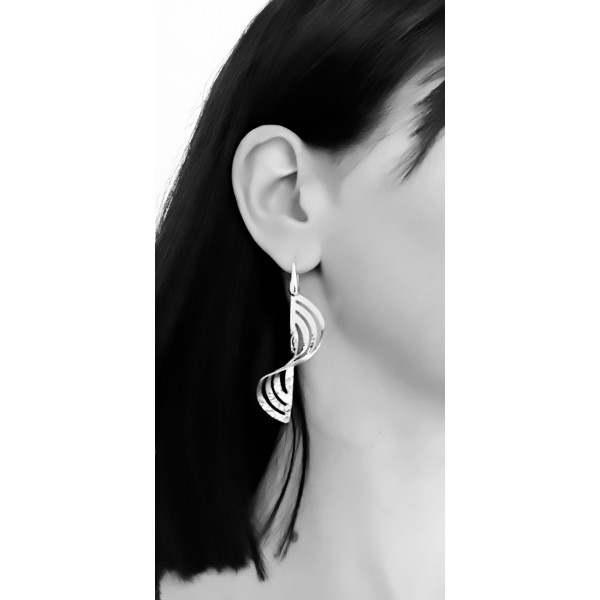 Srebrni viseči uhani iz srebra čistine 925 z diamantiranim vzorcem