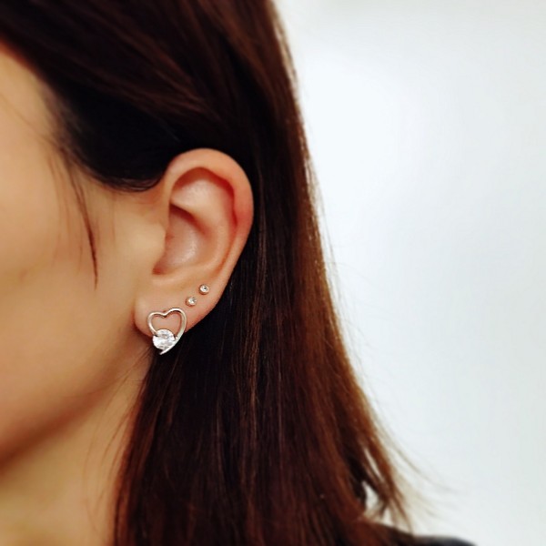 Elegantni ženski neviseči uhani iz srebra čistine 925 v obliki srčkov s Swarovski kristali