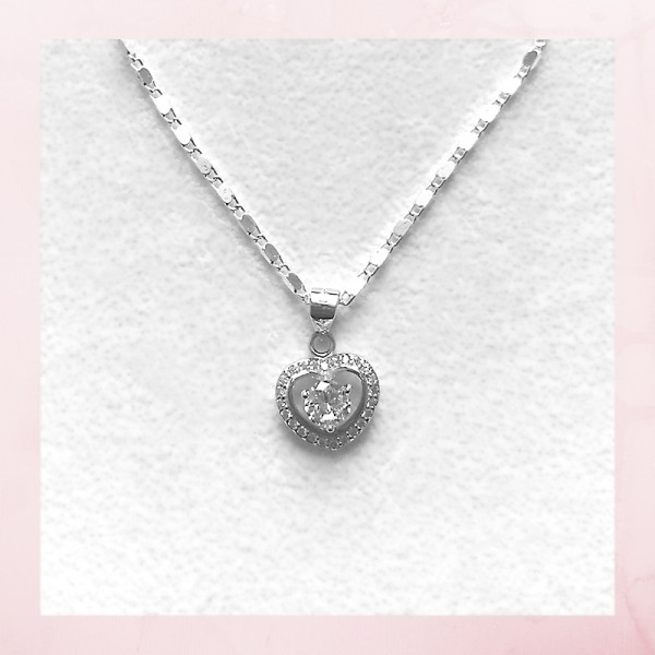 Zenska verižica iz srebra čistine 925 z obeskom Srček z vgrajenimi kamenčki