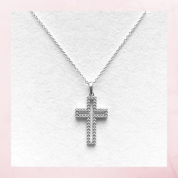 Gibljiva srebrna verižica z obeskom v obliki križa z vgrajenimi kamenčki