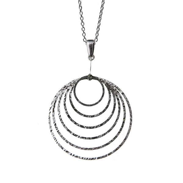 Obesek iz srebra čistine 925 z diamantiranim vzorcem in gibljivimi krogi različnih velikosti.