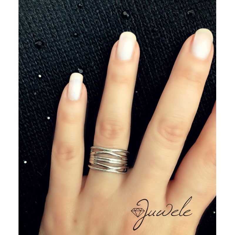 Ženski srebrni prstan različnih velikosti